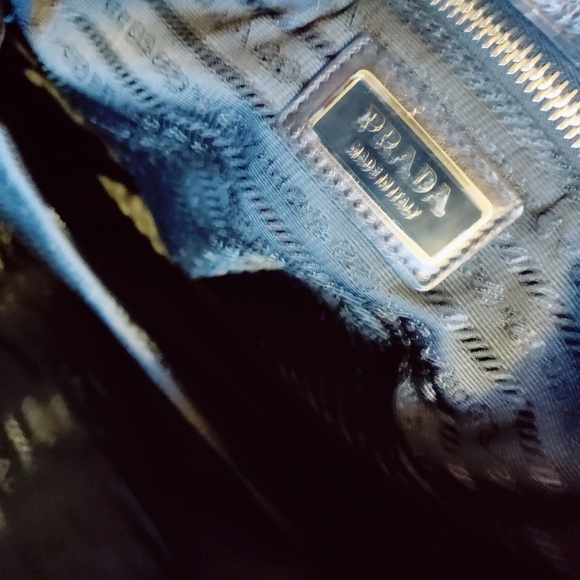 Prada Glacé Black Leather Tote Bag – Gold & Silver Hardware – Rare & Pristine! - Picture 11 of 15